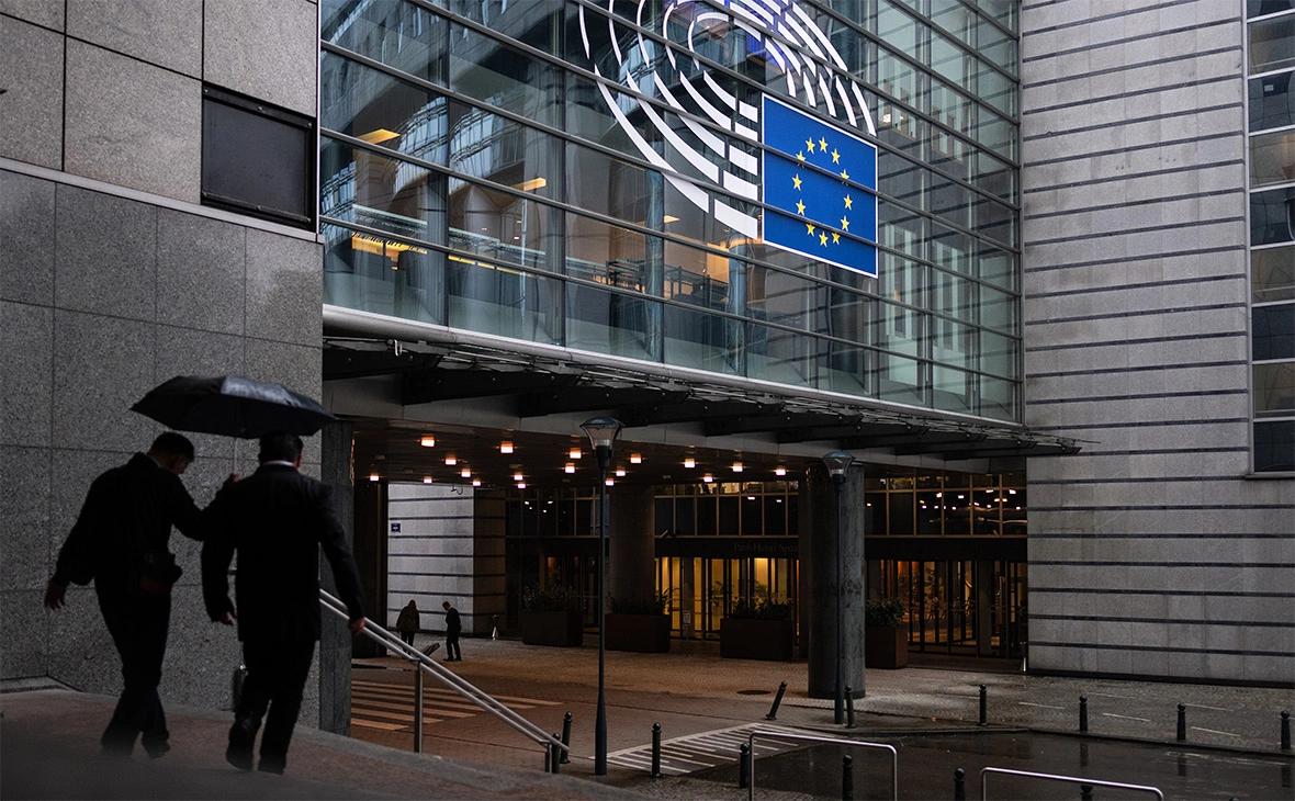 Leon Neal / Getty Images