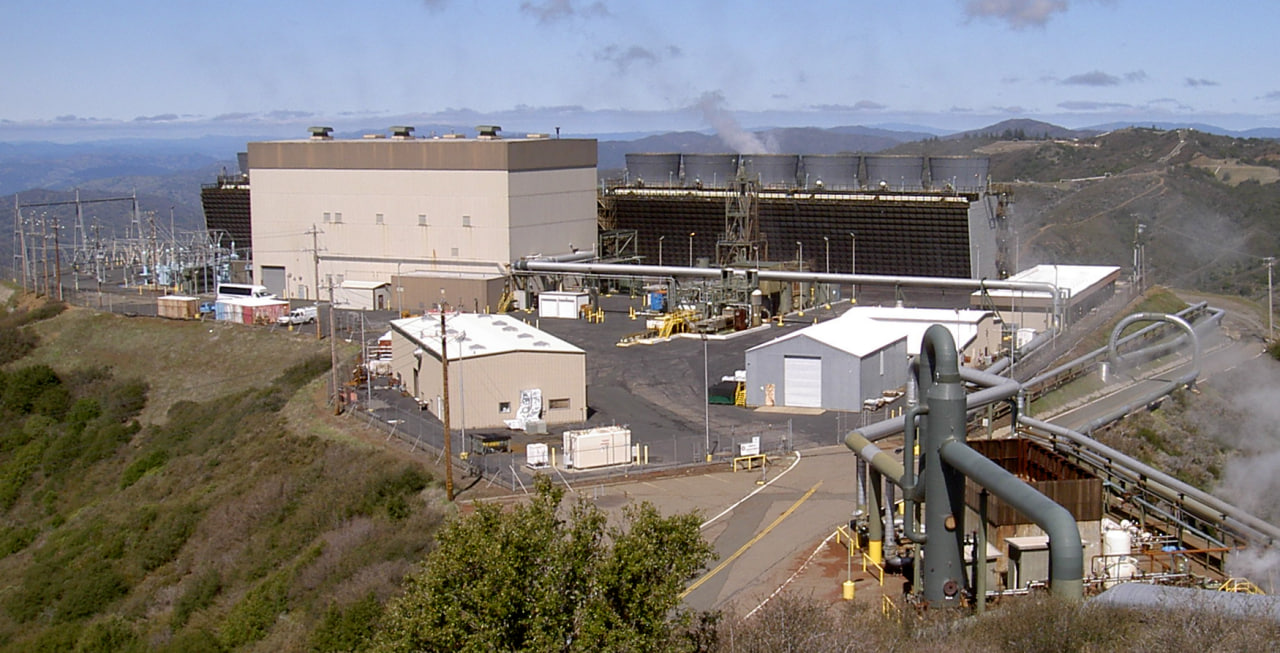 Геотермальная электростанция Sonoma Calpine 3 на гейзерах в Калифорнии, США