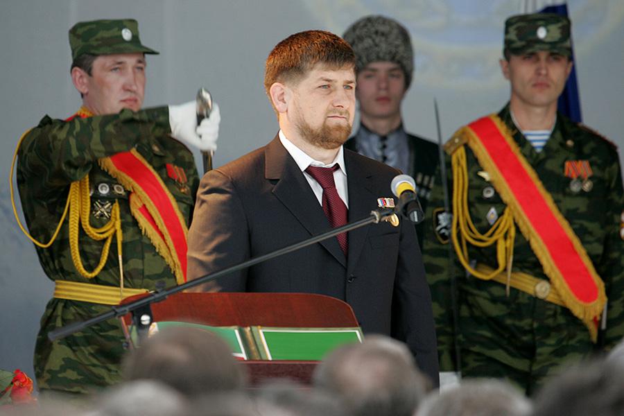 Рамзан Кадыров во время принесения присяги на церемонии инаугурации, 2007 год