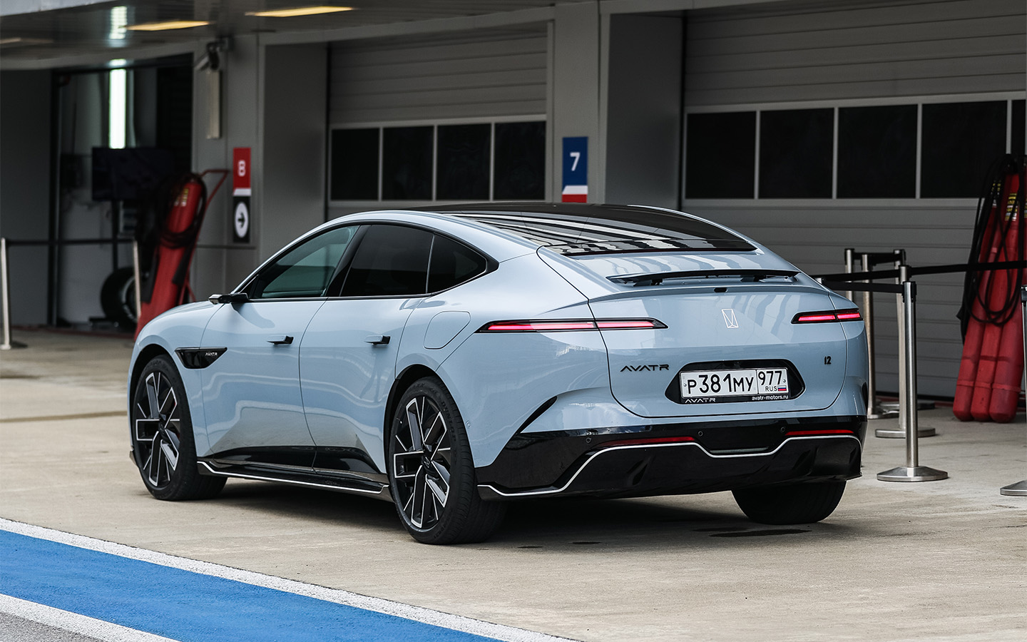 Во внешнем облике Avatr 12 нет даже толики азиатчины и китча. Спасибо экс-дизайнеру BMW&nbsp;Надеру Фагихзаде!
