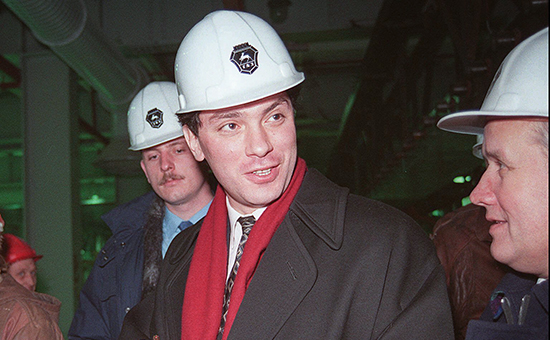 Борис Немцов 5 декабря 1995 года на заводе в Нижнем Новгороде