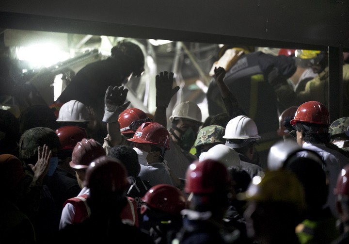 В штаб-квартире нефтяной компании в Мехико произошел взрыв