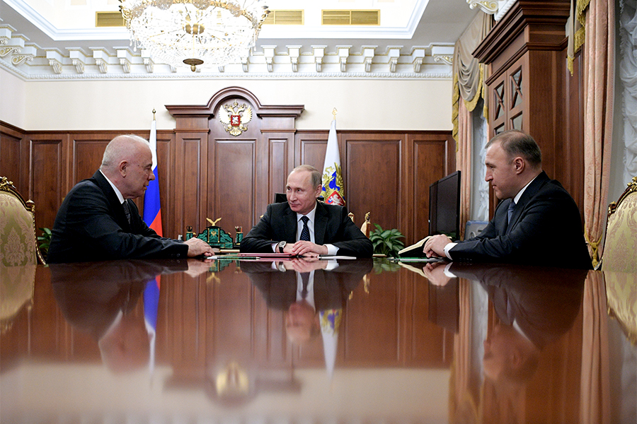 Аслан Тхакушинов, Владимир Путин и Мурат Кумпилов (слева направо) во время встречи в Кремле


