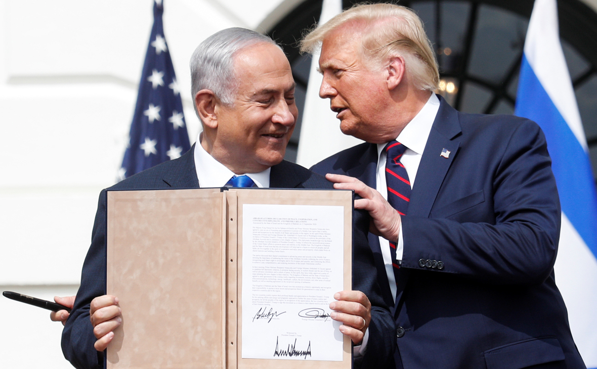 Биньямин Нетаньяху и Дональд Трамп во время подписания соглашения о нормализации отношений между Израилем и Объединенными Арабскими Эмиратами