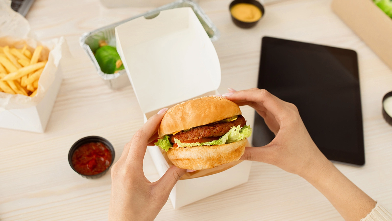 Работодатель может запретить перекусывать на рабочем месте. Вот почему