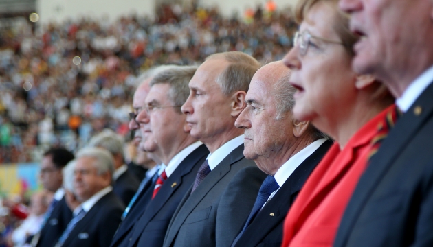 VIP-персоны на матче, среди них - Владимир Путин и Ангела Меркель.