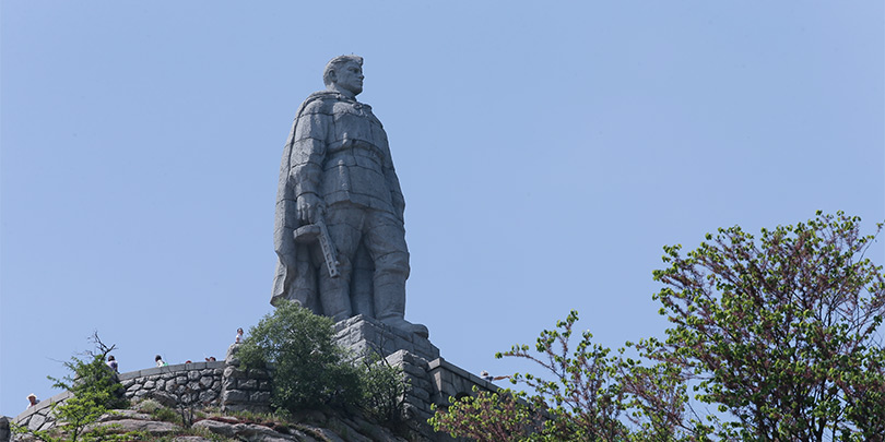Россия направила ноту в МИД Болгарии из-за осквернения памятника «Алеша»
