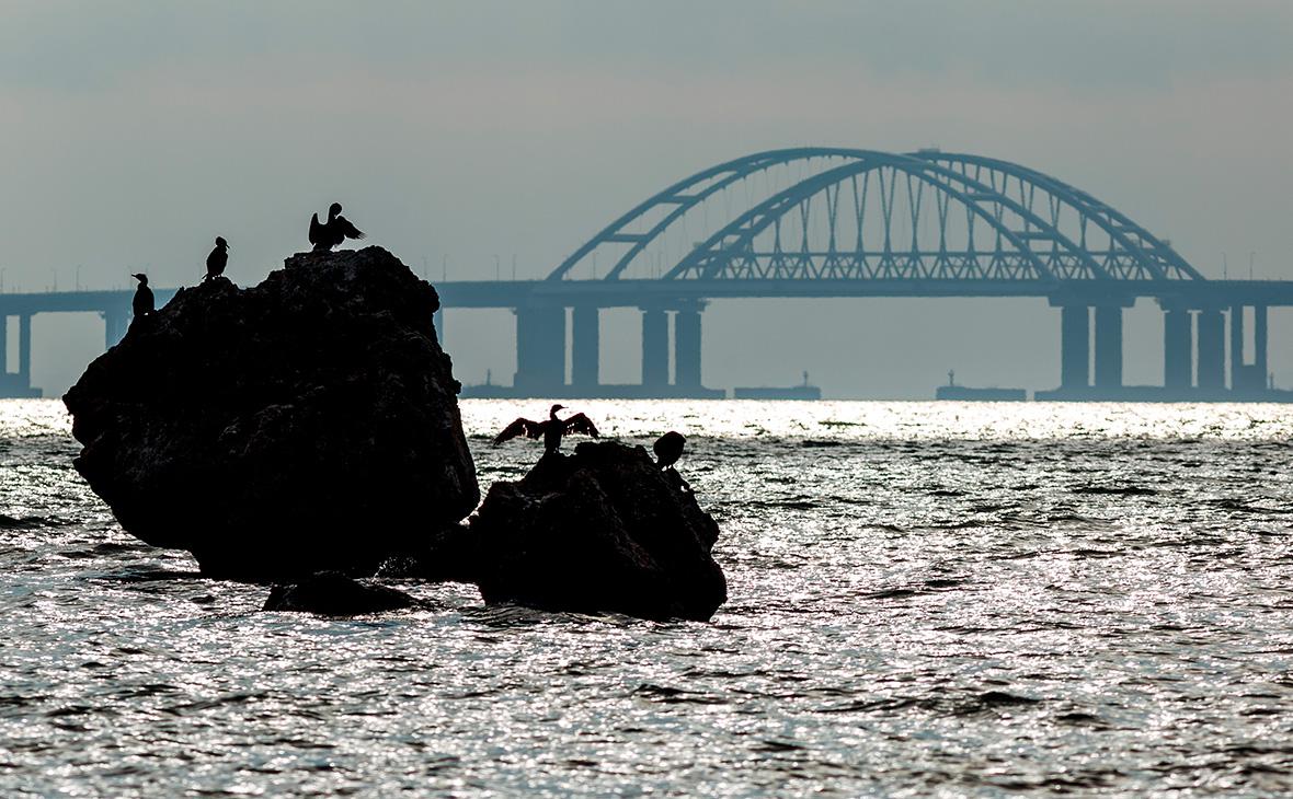 Движение по Крымскому мосту временно остановили