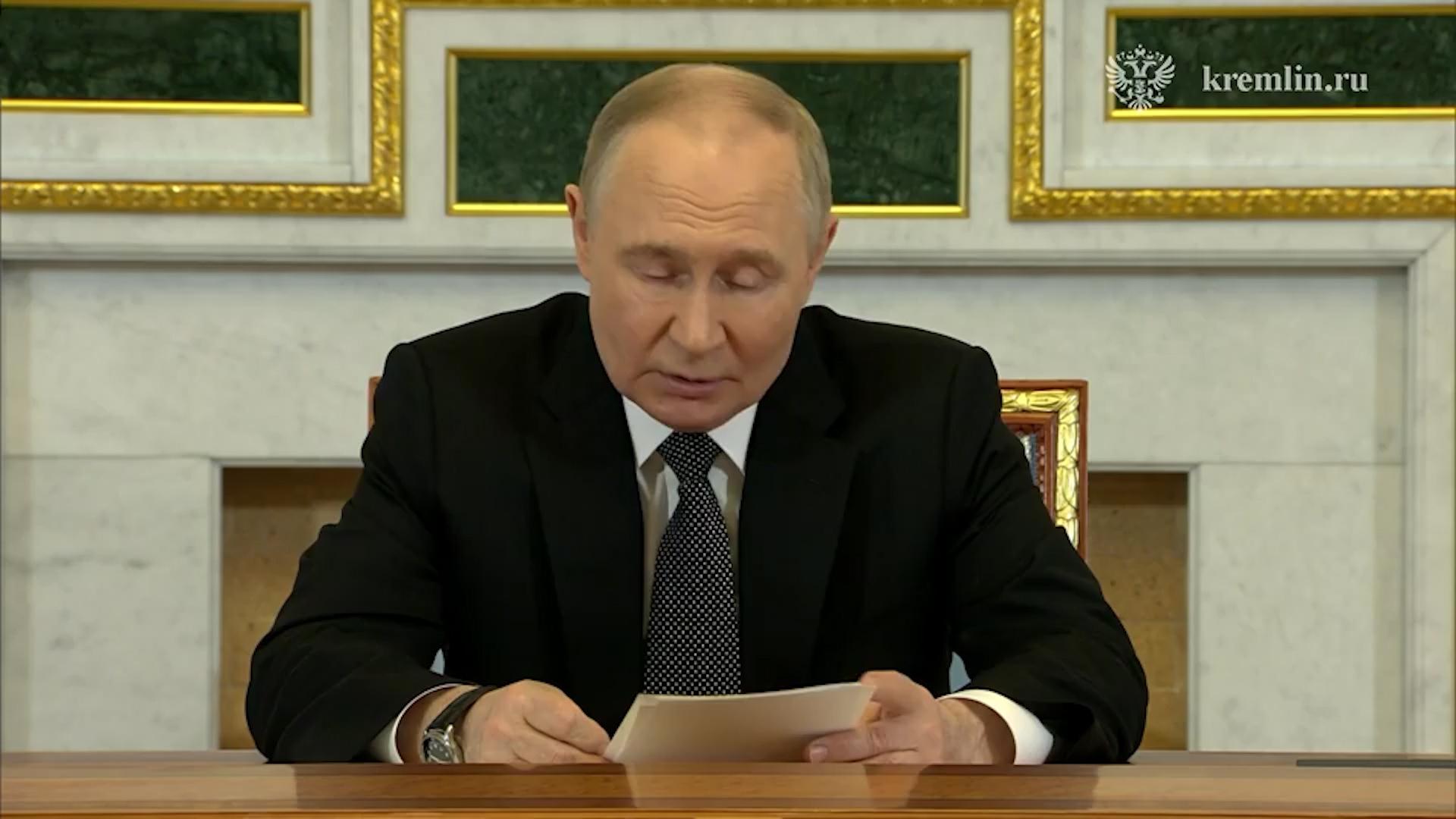 Первым мероприятием Путина на ПМЭФ стало совещание по развитию экономики
