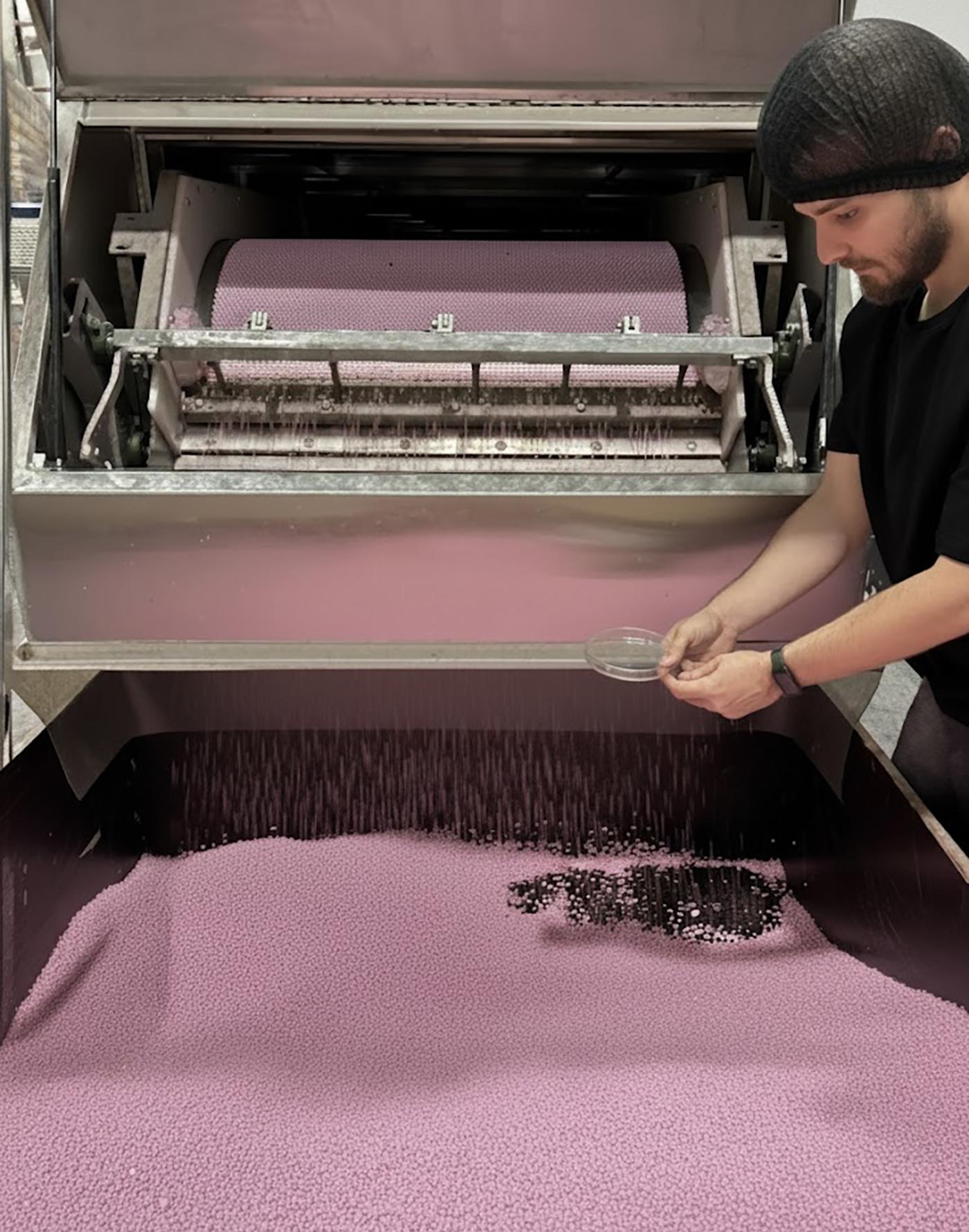 Отбор пробы для исследования сотрудником ОТК