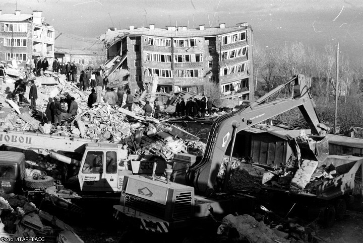 В Армении вспоминают жертв землетрясения в Спитаке