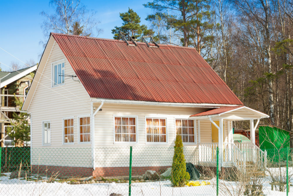 Как подготовить крышу дачного домика к зиме: советы и рекомендации