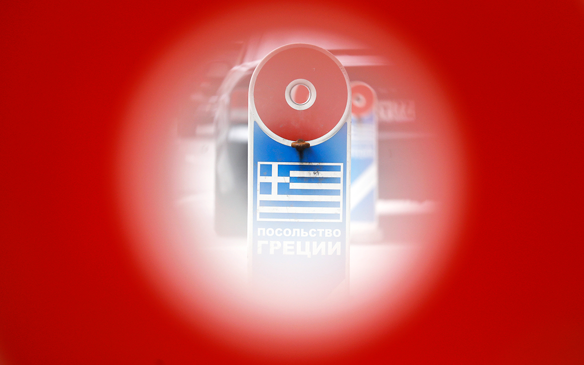 МИД объявил послу Греции о высылке восьми дипломатов