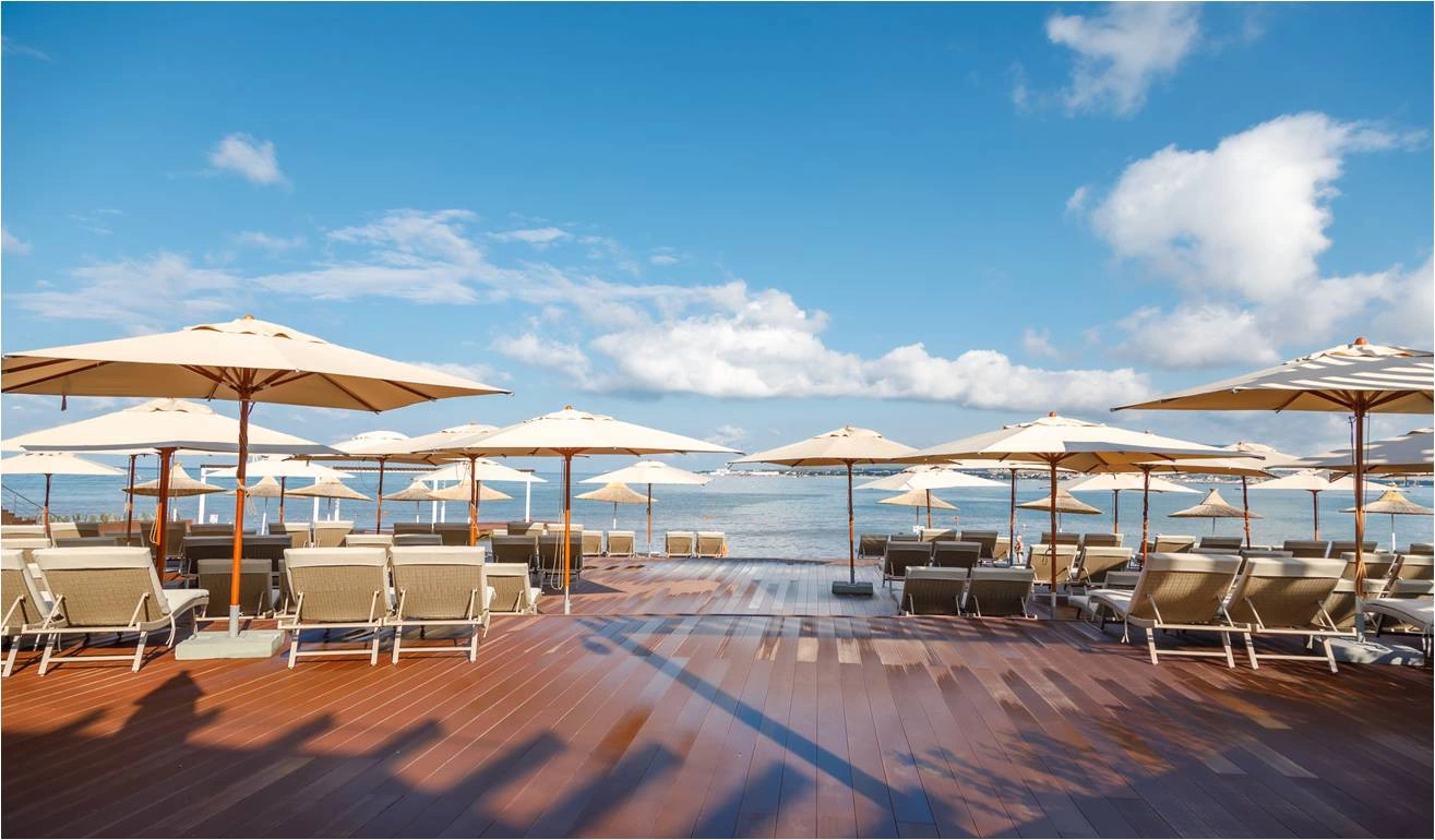 azimuthotels.com