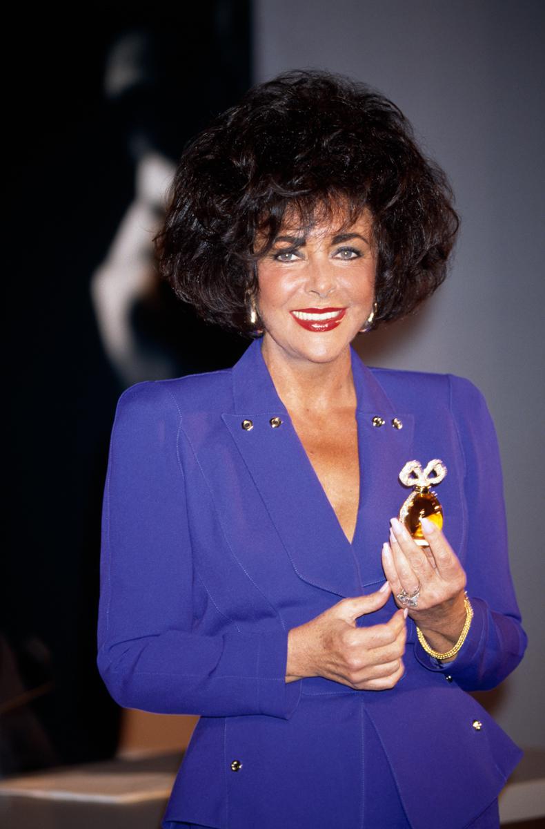Элизабет Тейлор презентует аромат White Diamonds, 1991 год