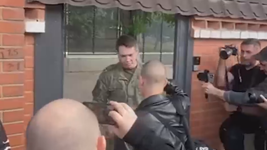 «Ъ» узнал о прекращении дела против актера Калюжного после ухода в армию