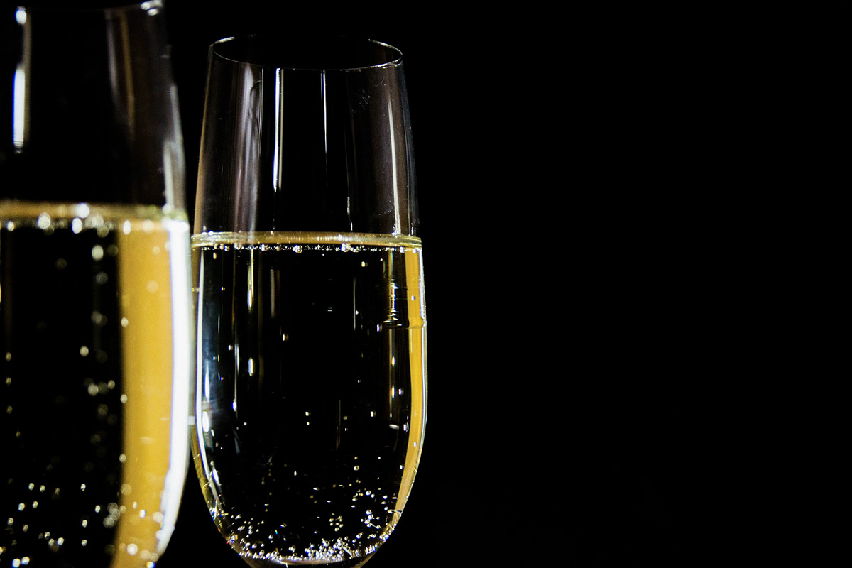 Вино Grand Reserve Blanc de Blancs NV выдерживали на осадке в течение девяти месяцев