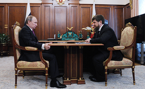 Президент России Владимир Путин и&nbsp;исполняющий обязанности главы Чечни Рамзан Кадыров во&nbsp;время встречи в&nbsp;Кремле 25 марта 2016 года
