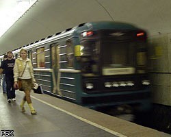 На серой ветке метро человек упал на рельсы