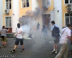 Милиция ведет розыск напавших на мэрию Химок