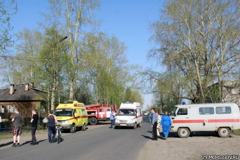 Четыре двухэтажных и пять одноэтажных домов сгорели  в Архангельске