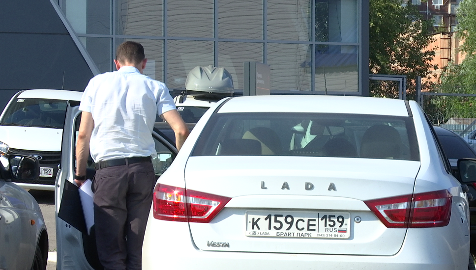 «Не раньше лета, но это не точно»: в Перми остались единицы Lada Vesta
