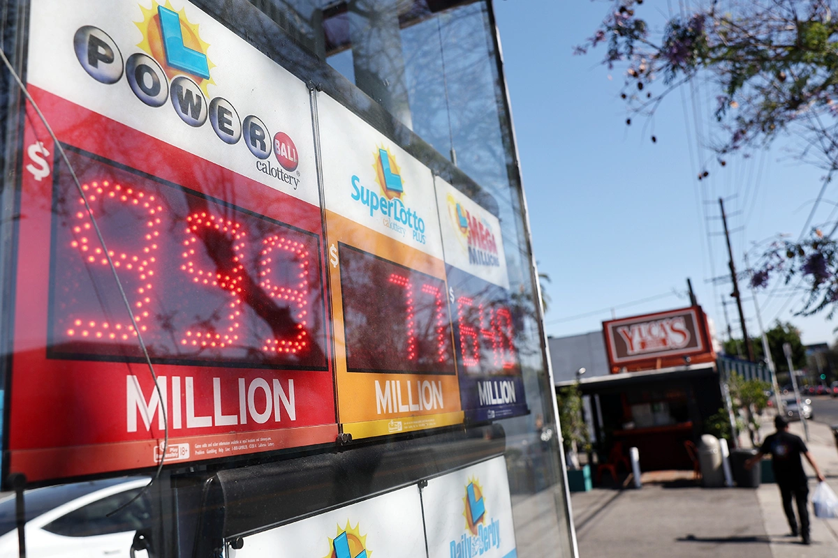 Стенды лотереи Powerball в Лос-Анджелесе