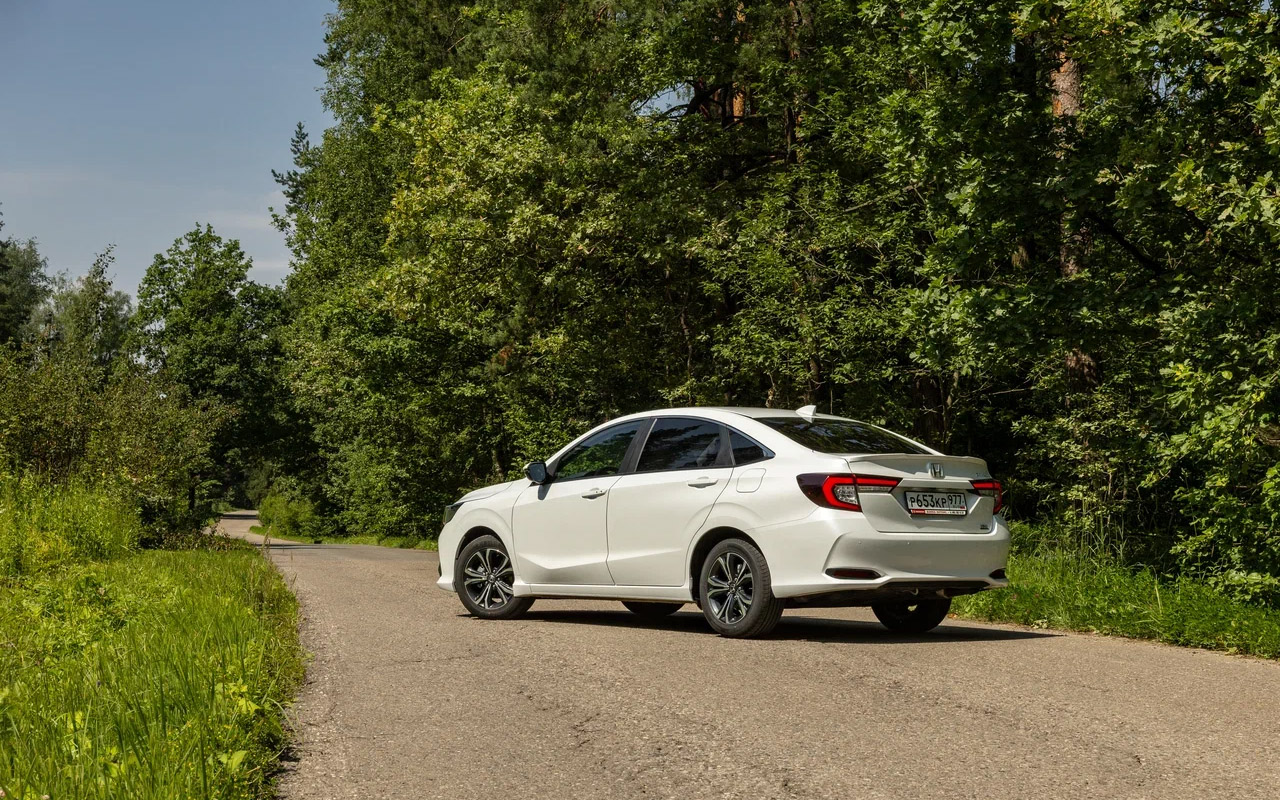 Из-за низкой посадки и&nbsp;большой колесной базы&nbsp;на Honda Crider с асфальта лучше вовсе не съезжать
