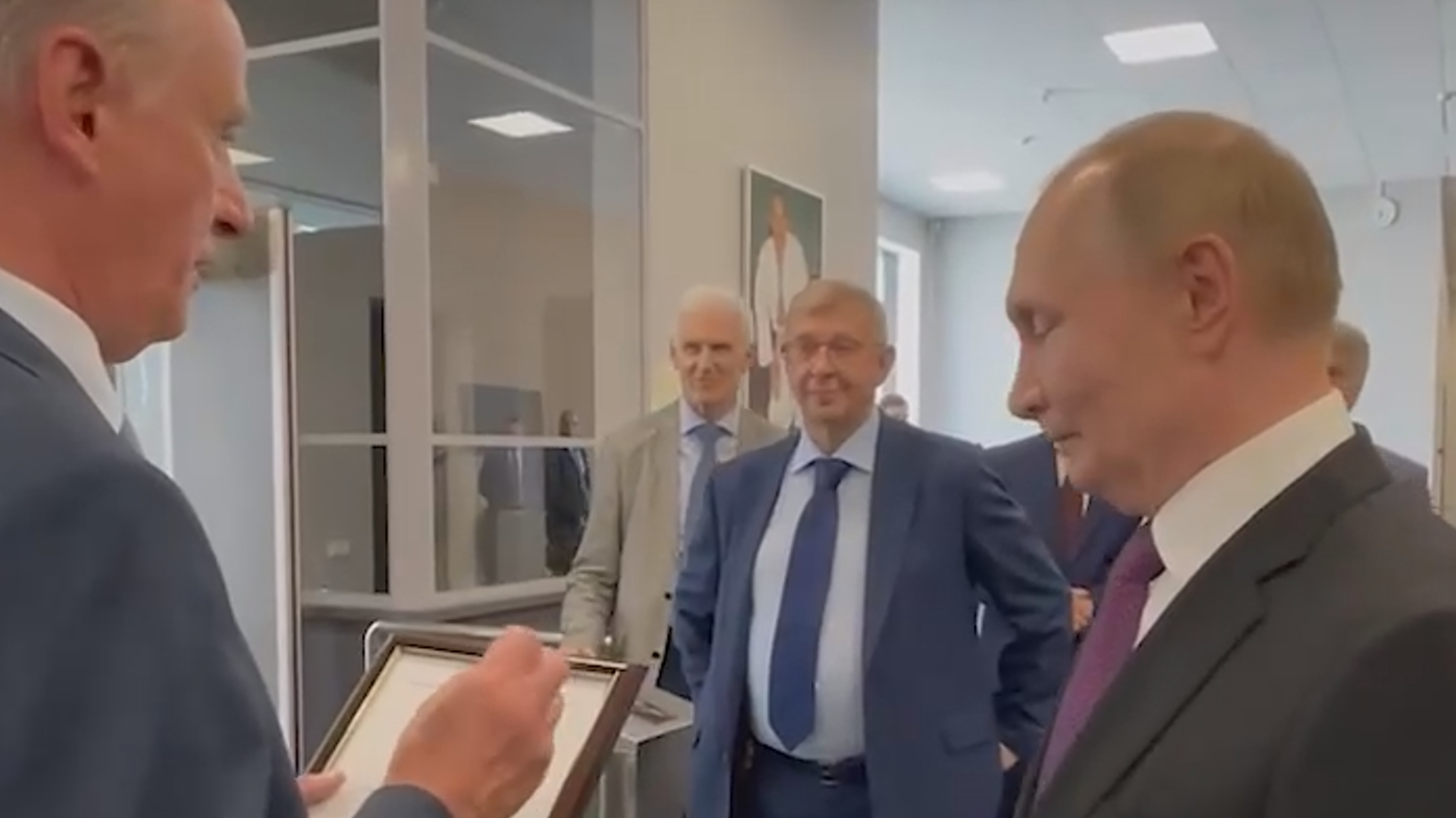 Патрушев наградил Путина медалью «За верность российскому флоту»