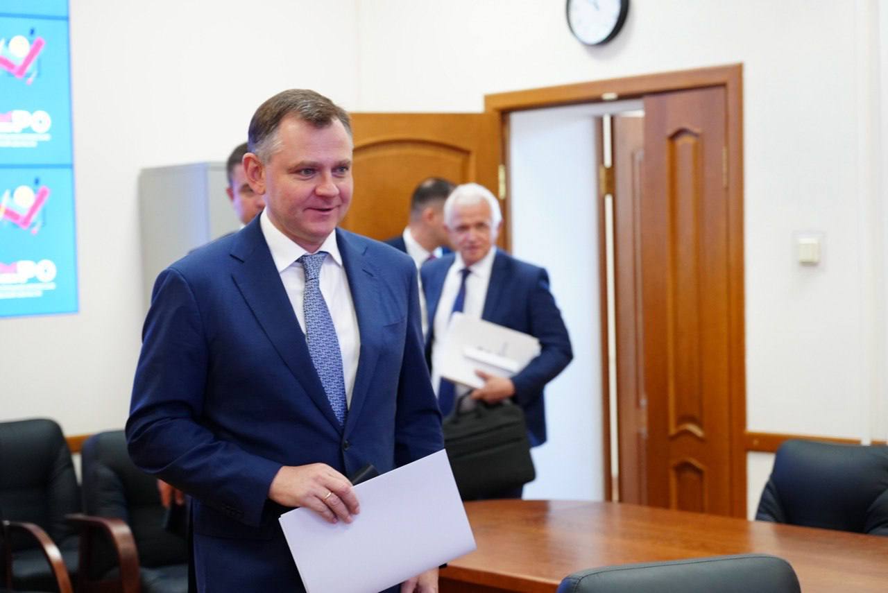 Врио губернатора Ростовской области Юрий Слюсарь первым уведомил избирком выдвижении своей кандидатуры на пост губернатора региона

