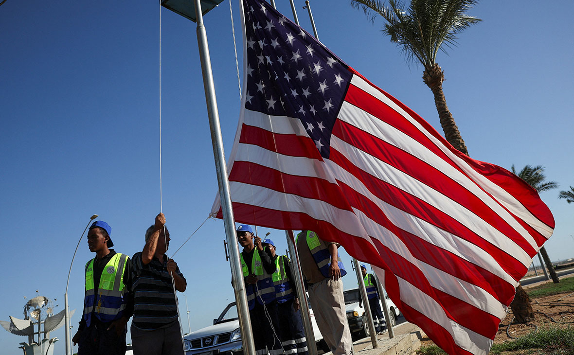 Перемирие между Израилем и ХАМАС при посредничестве США вступило в силу в ночь на 10 октября. Израиль отвел войска к буферной зоне Газы, жители палестинских территорий начали возвращаться в свои дома, а ХАМАС освободил всех остававшихся в плену живых заложников.