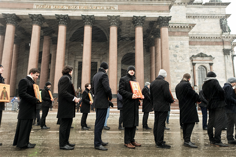 Крестный ход в поддержку передачи Исаакиевского собора РПЦ