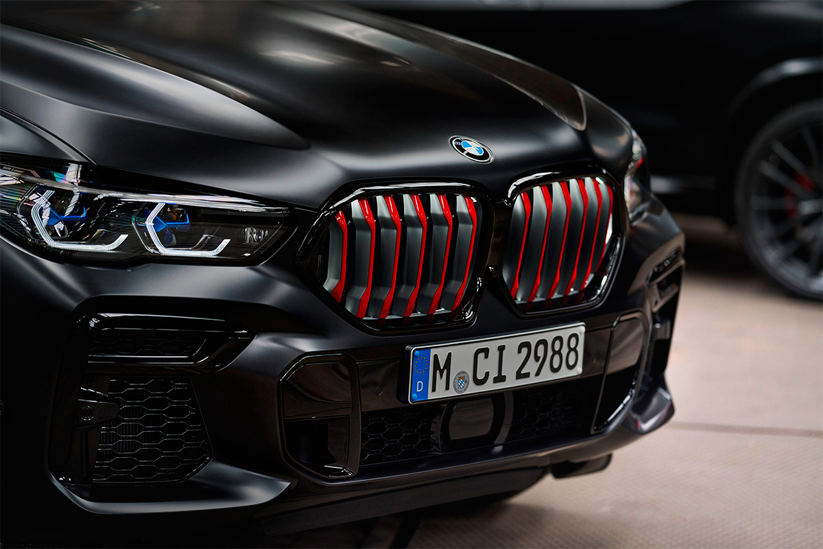 BMW назвала российские цены на лимитированную версию X5 и X6
