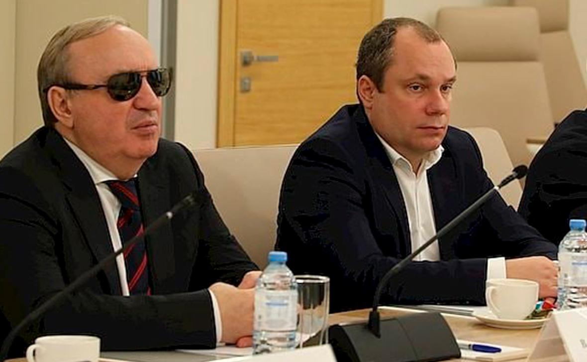 Александр Сипкин (справа)