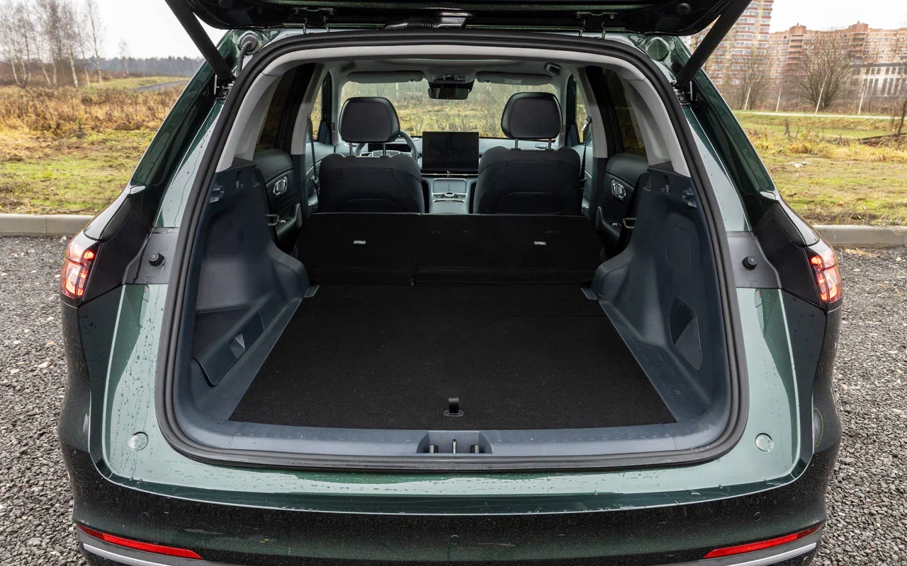 Максимальный объем багажника Geely EX5 EM-i огромный — 2065 л