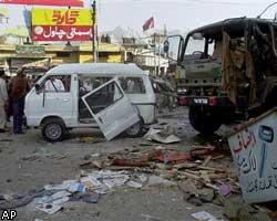 В Пакистане террористы атаковали фаст-фуд
