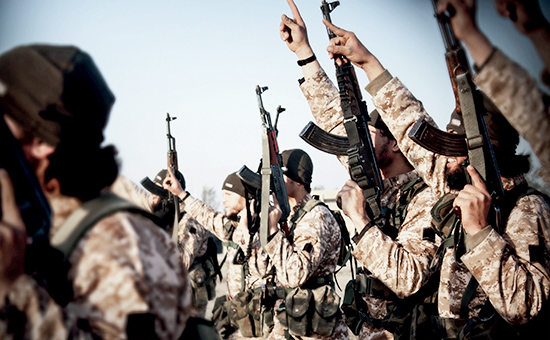 Боевики&nbsp;&laquo;Исламского государства&raquo;, 2015 год (организация признана в России террористической, ее деятельность запрещена)


