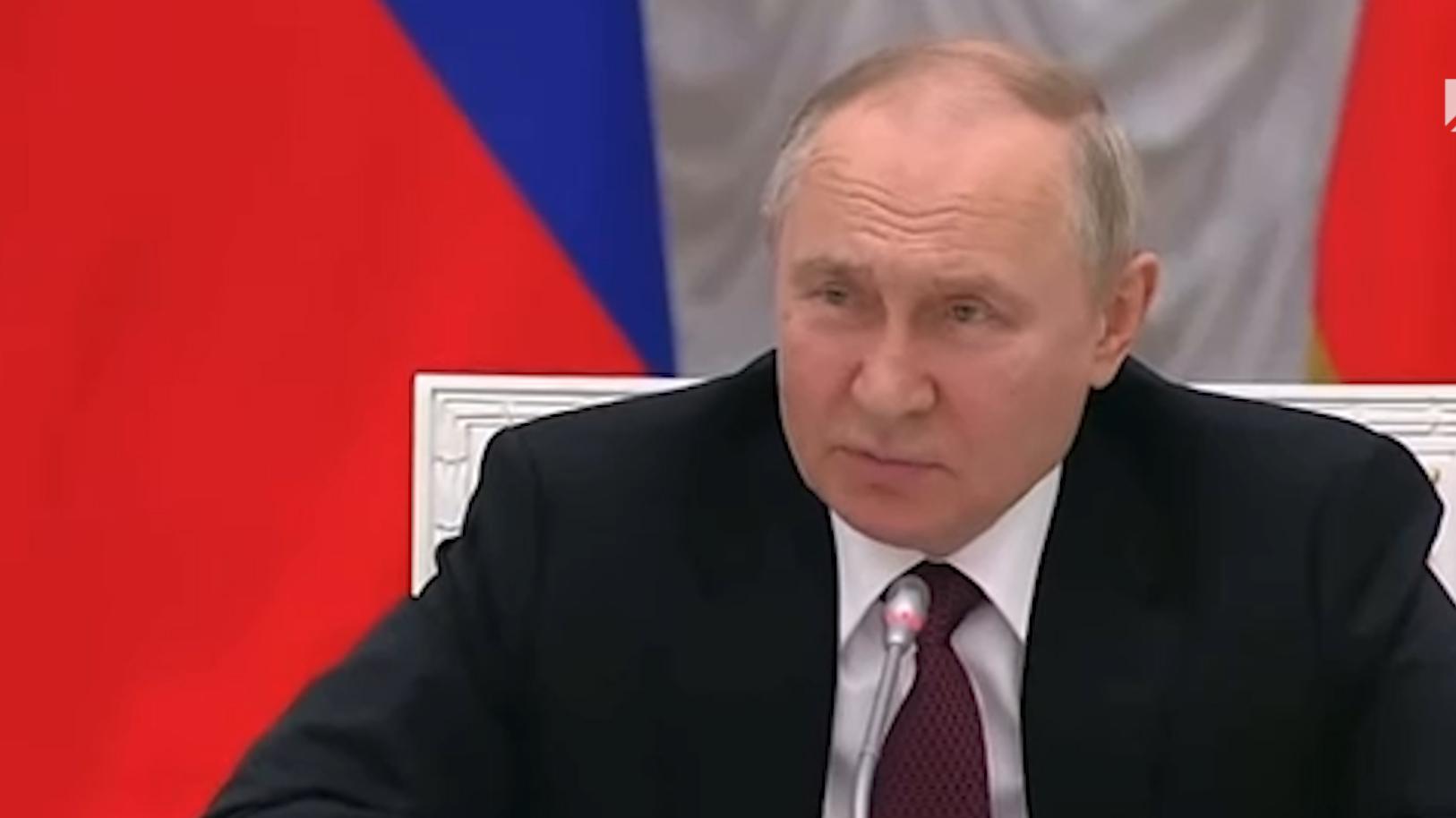 Путин спросил о замене Грефа на искусственный интеллект в Сбербанке