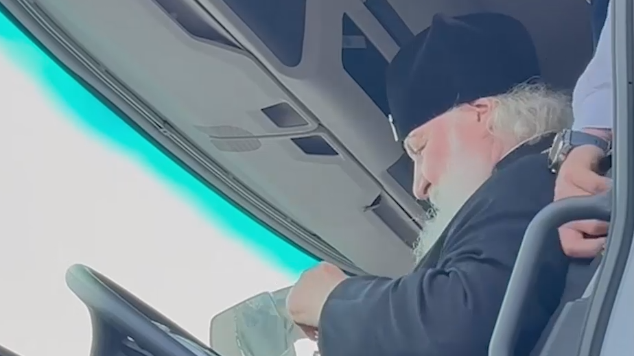 Патриарх Кирилл проехался на «КАМАЗе» в Набережных Челнах. Видео