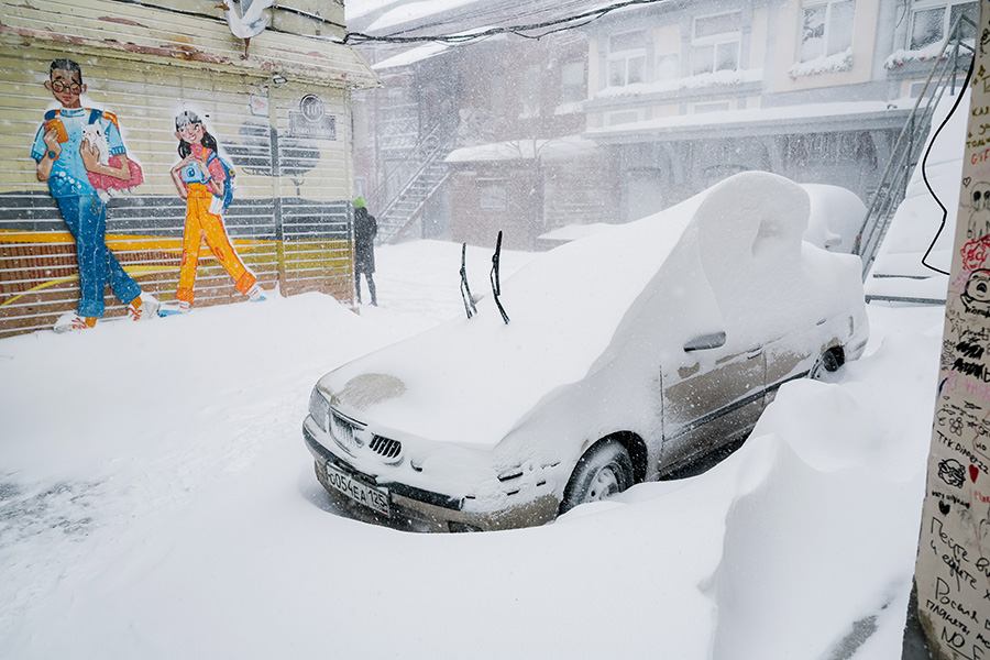 Снегопад в центре Владивостока