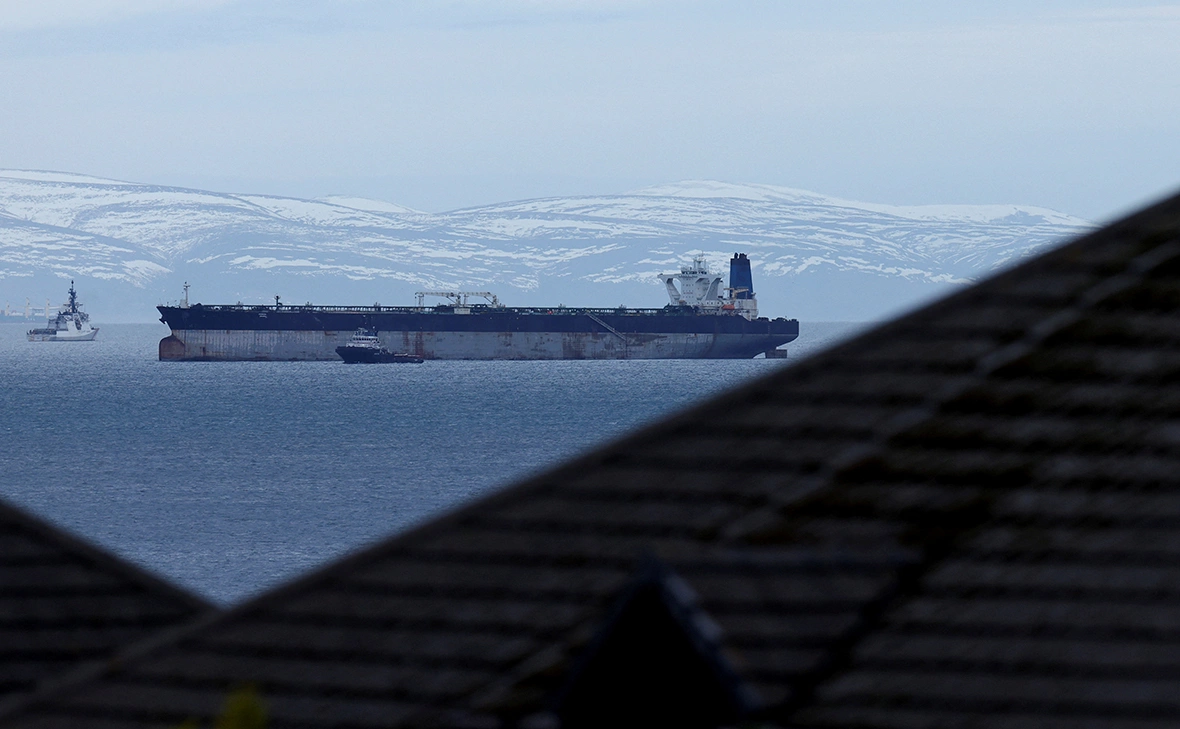 Russell Cheyne / Reuters