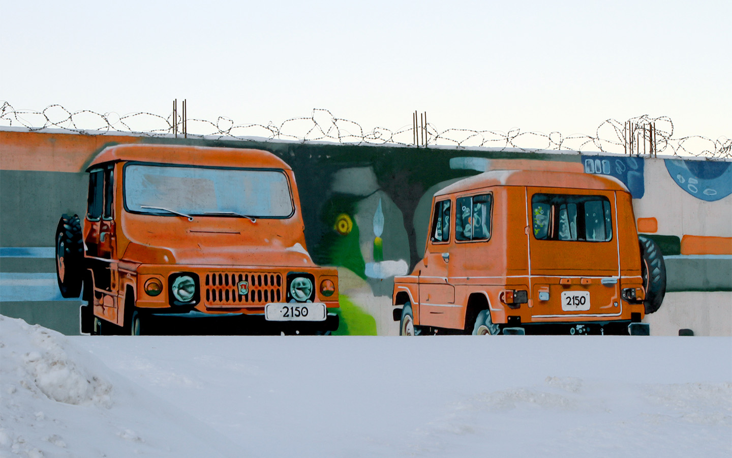 В галерее на уличной стене показан прототип 2150 (1973 год). Попади мини-внедорожник в серию, его эволюция теоретически могла бы&nbsp;привести к собственным кроссоверам