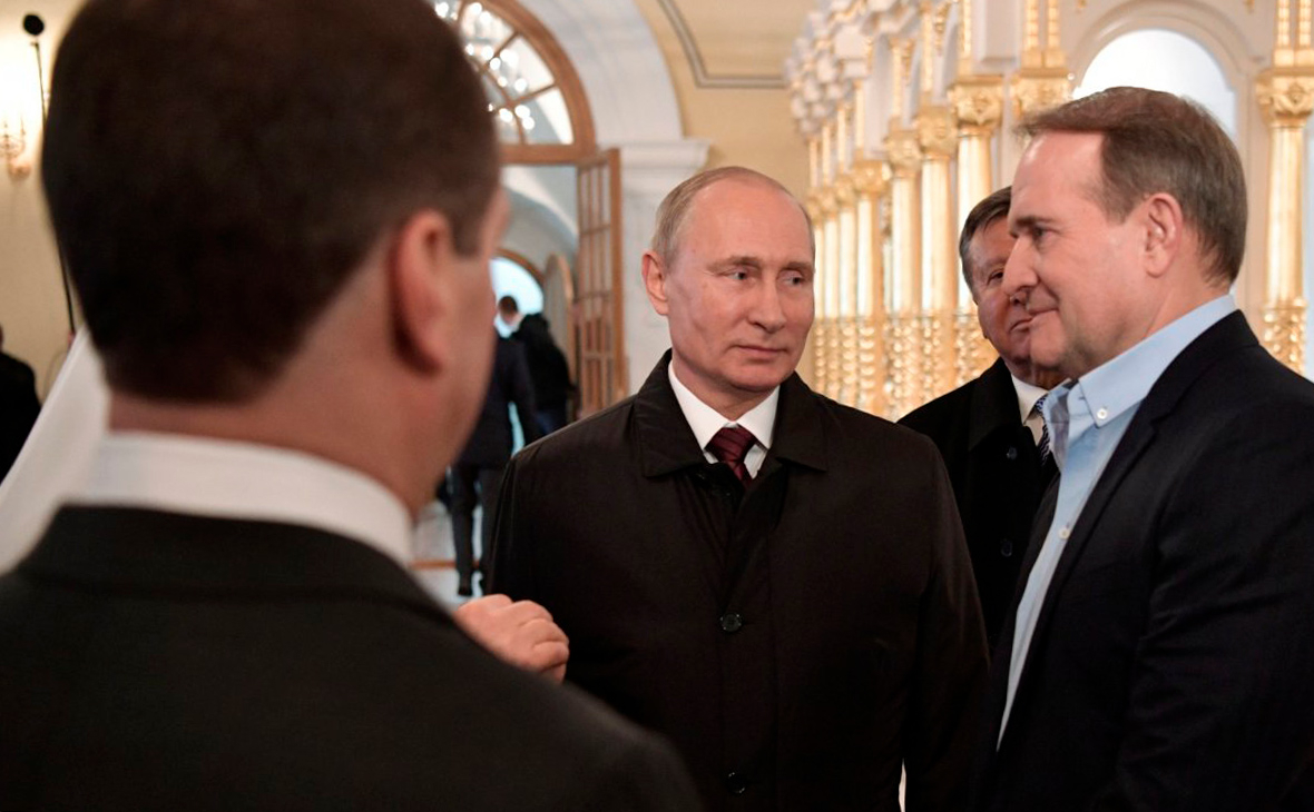 Владимир Путин и&nbsp;Виктор Медведчук (справа)