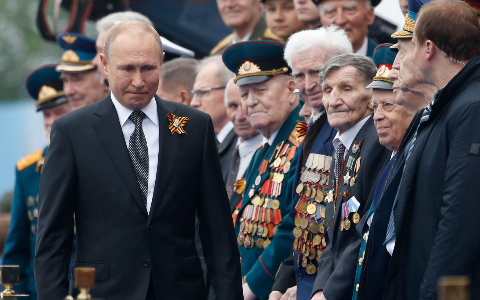 Кремль пообещал рассмотреть просьбу ветеранов перенести парад Победы