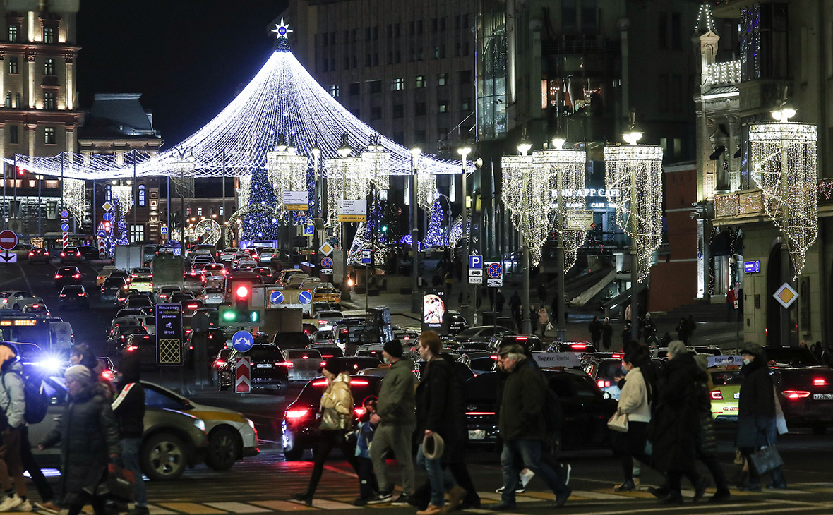 Москва растет. Фото наряженной Москвы. Новый год ограничения в Москве.