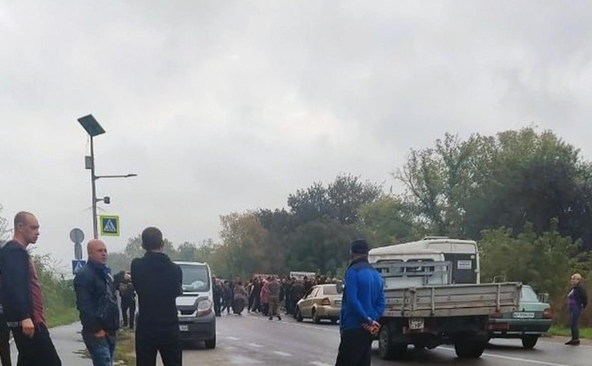 Запорожье тг. Жители Запорожья. Жители Запорожья перекрыли трассу. Энергодар перекрыли дорогу.