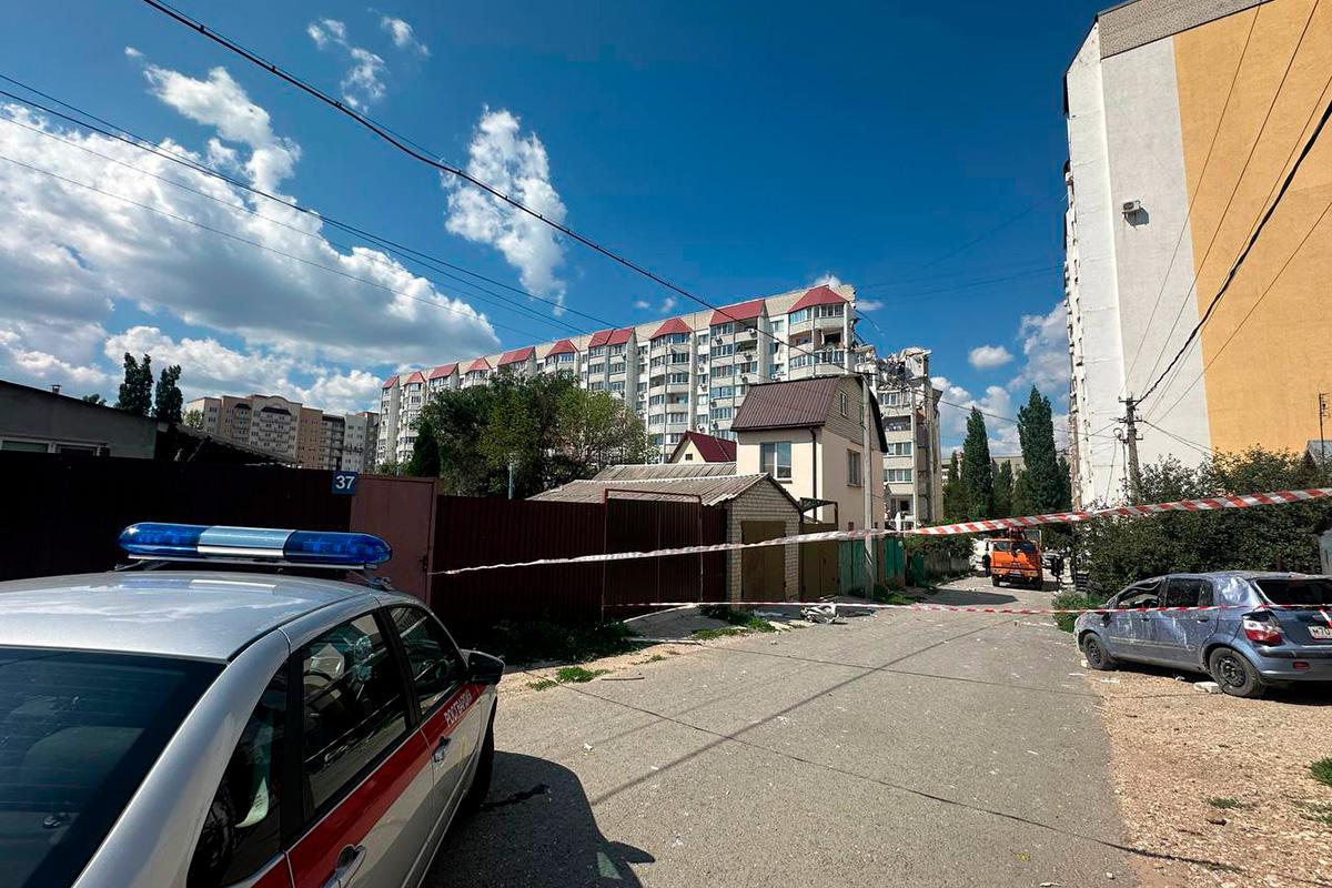 Последствия взрыва в жилом доме в Саратове. 25.07.2025