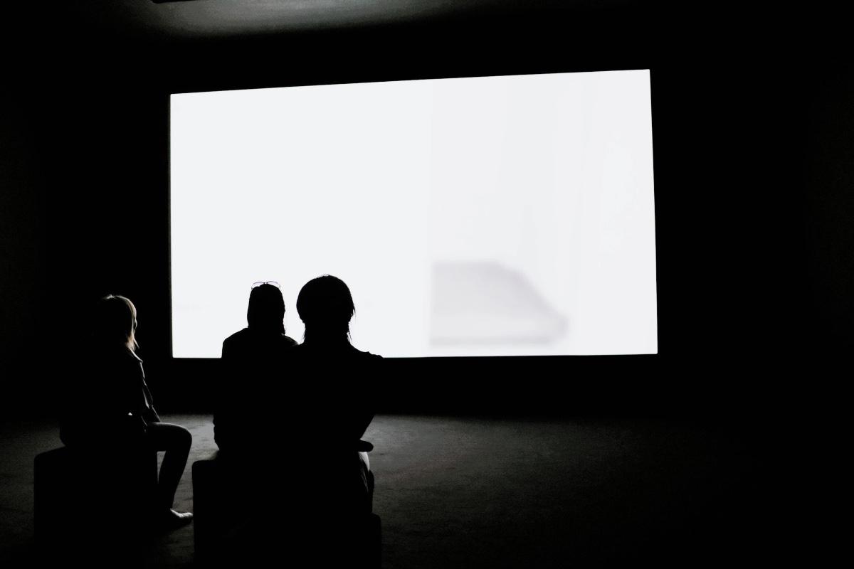 Из убеждений постепенно складывается жизненный сценарий — внутренний план, по которому человек бессознательно строит свою судьбу