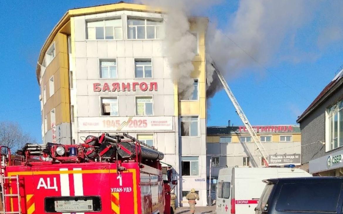 Пожар в торговом центре в Улан-Удэ охватил 1 тыс. квадратных метров