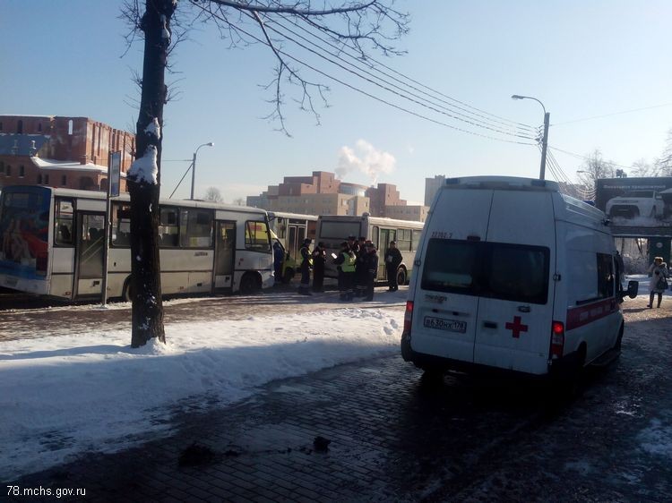 В Петербурге произошло ДТП с участием маршрутки и автобуса